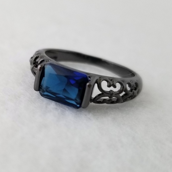 18k Horizontal Filigree Band - Picture 6 of 8